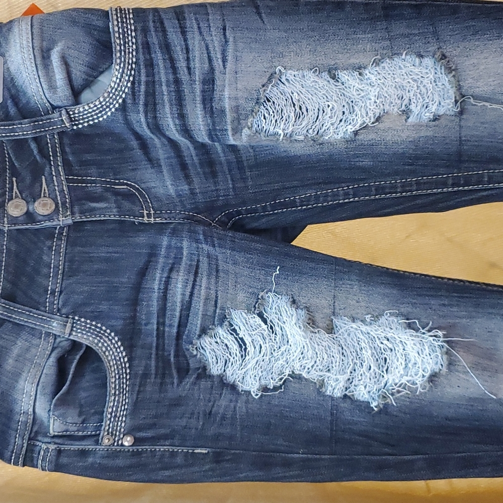 Almost Famous - Picture 2 of 4